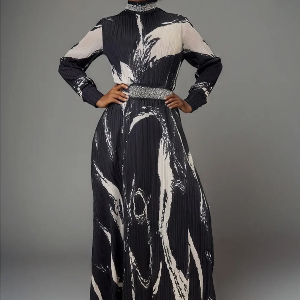 Elegant Black and White Maxi Dress